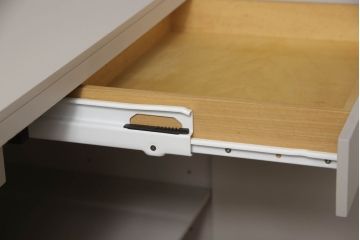 キャビネットをペイントリメイク!高品質リペアを施し、ご希望の色にペイント仕上げ。