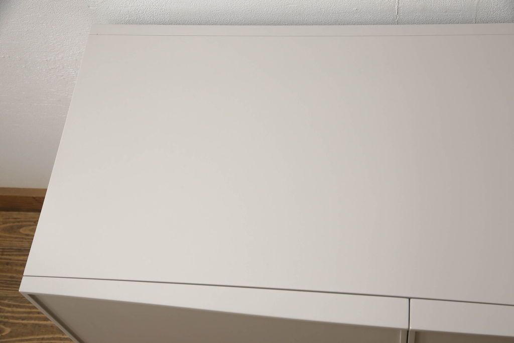 キャビネットをペイントリメイク!高品質リペアを施し、ご希望の色にペイント仕上げ。