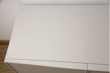 キャビネットをペイントリメイク!高品質リペアを施し、ご希望の色にペイント仕上げ。