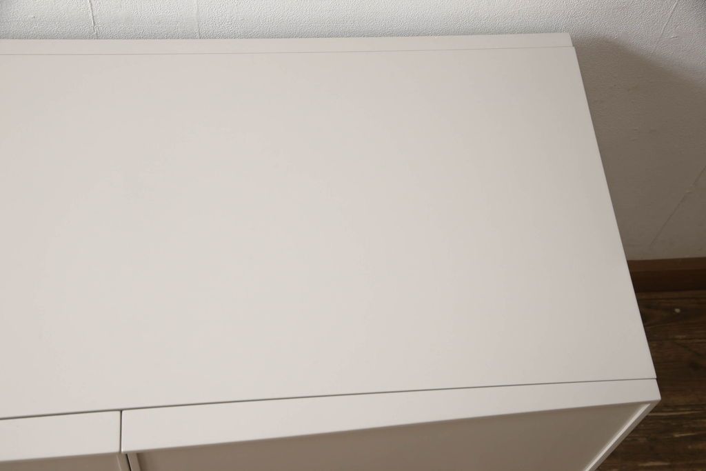 キャビネットをペイントリメイク!高品質リペアを施し、ご希望の色にペイント仕上げ。