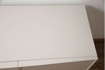 キャビネットをペイントリメイク!高品質リペアを施し、ご希望の色にペイント仕上げ。