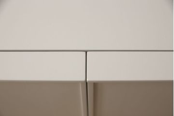 キャビネットをペイントリメイク!高品質リペアを施し、ご希望の色にペイント仕上げ。