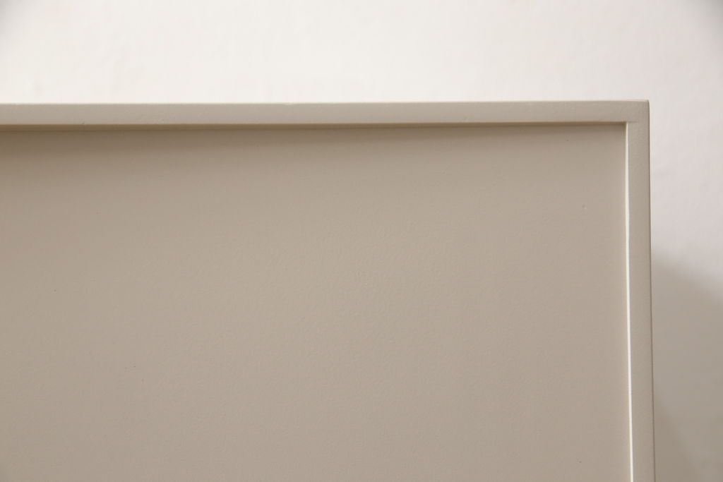 キャビネットをペイントリメイク!高品質リペアを施し、ご希望の色にペイント仕上げ。