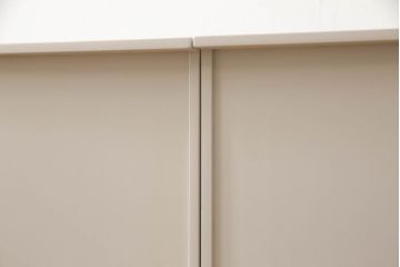 キャビネットをペイントリメイク!高品質リペアを施し、ご希望の色にペイント仕上げ。