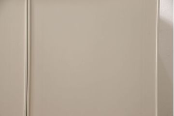 キャビネットをペイントリメイク!高品質リペアを施し、ご希望の色にペイント仕上げ。