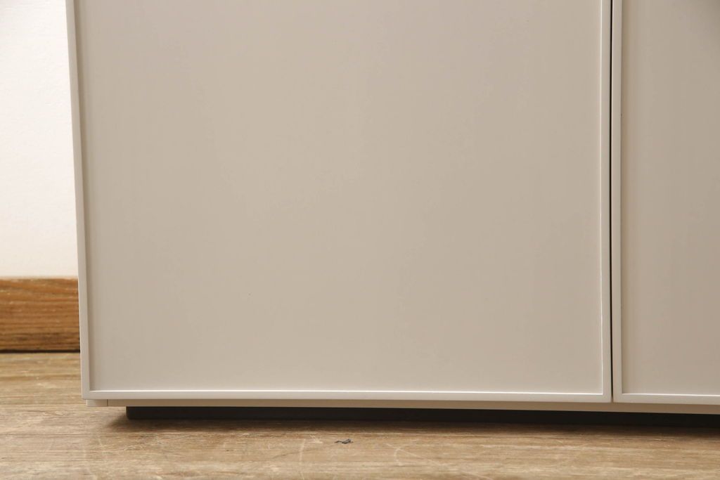 キャビネットをペイントリメイク!高品質リペアを施し、ご希望の色にペイント仕上げ。