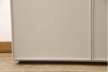 キャビネットをペイントリメイク!高品質リペアを施し、ご希望の色にペイント仕上げ。