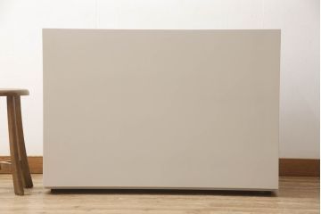 キャビネットをペイントリメイク!高品質リペアを施し、ご希望の色にペイント仕上げ。