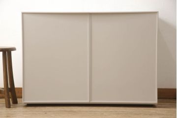 キャビネットをペイントリメイク!高品質リペアを施し、ご希望の色にペイント仕上げ。