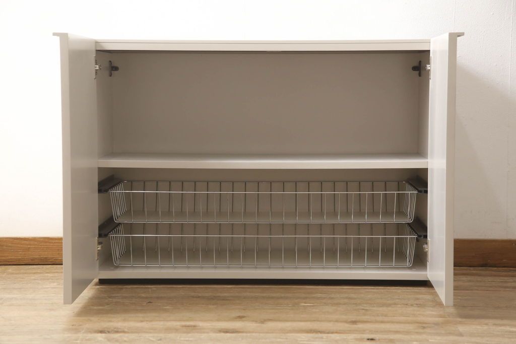 キャビネットをペイントリメイク!高品質リペアを施し、ご希望の色にペイント仕上げ。