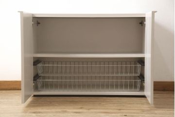 キャビネットをペイントリメイク!高品質リペアを施し、ご希望の色にペイント仕上げ。