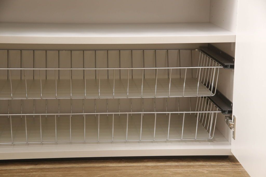 キャビネットをペイントリメイク!高品質リペアを施し、ご希望の色にペイント仕上げ。