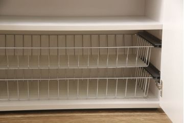 キャビネットをペイントリメイク!高品質リペアを施し、ご希望の色にペイント仕上げ。