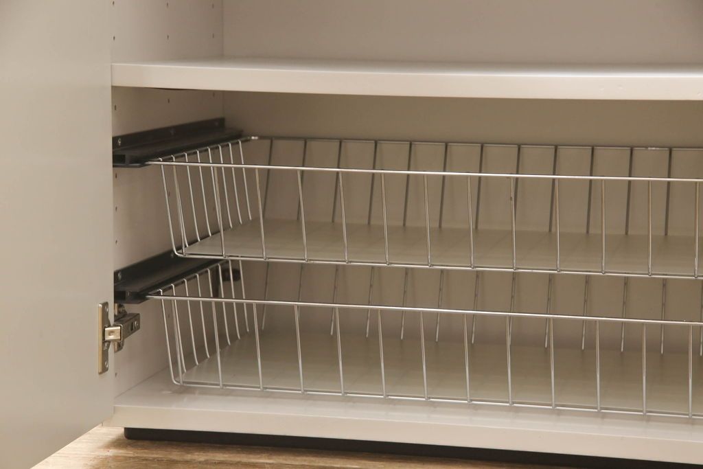 キャビネットをペイントリメイク!高品質リペアを施し、ご希望の色にペイント仕上げ。