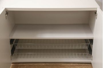 キャビネットをペイントリメイク!高品質リペアを施し、ご希望の色にペイント仕上げ。