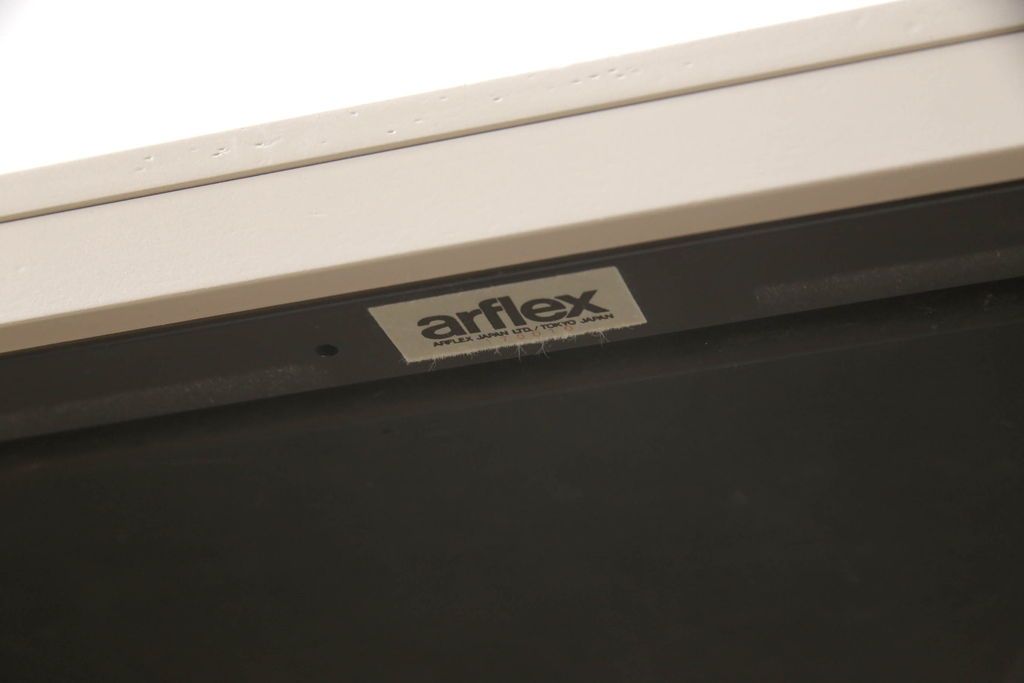 キャビネットをペイントリメイク!高品質リペアを施し、ご希望の色にペイント仕上げ。