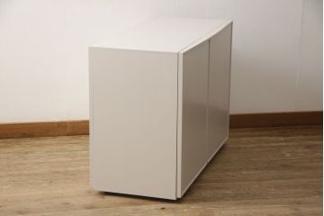 キャビネットをペイントリメイク!高品質リペアを施し、ご希望の色にペイント仕上げ。