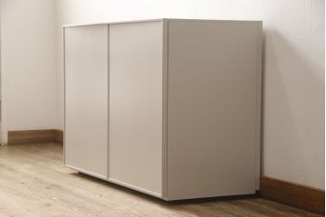 キャビネットをペイントリメイク!高品質リペアを施し、ご希望の色にペイント仕上げ。