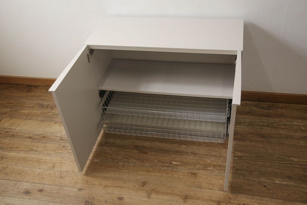 キャビネットをペイントリメイク!高品質リペアを施し、ご希望の色にペイント仕上げ。