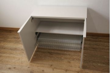 キャビネットをペイントリメイク!高品質リペアを施し、ご希望の色にペイント仕上げ。