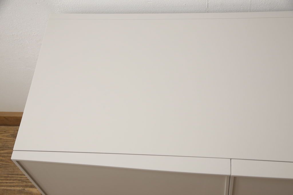 キャビネットをペイントリメイク!高品質リペアを施し、ご希望の色にペイント仕上げ。