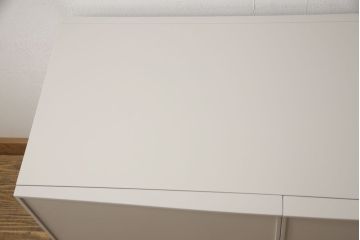 キャビネットをペイントリメイク!高品質リペアを施し、ご希望の色にペイント仕上げ。