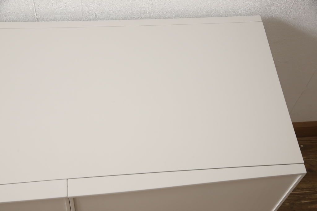 キャビネットをペイントリメイク!高品質リペアを施し、ご希望の色にペイント仕上げ。