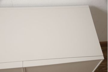 キャビネットをペイントリメイク!高品質リペアを施し、ご希望の色にペイント仕上げ。