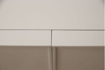 キャビネットをペイントリメイク!高品質リペアを施し、ご希望の色にペイント仕上げ。