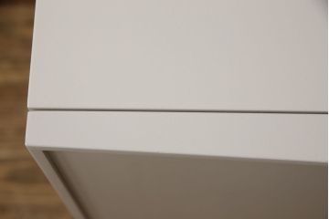 キャビネットをペイントリメイク!高品質リペアを施し、ご希望の色にペイント仕上げ。