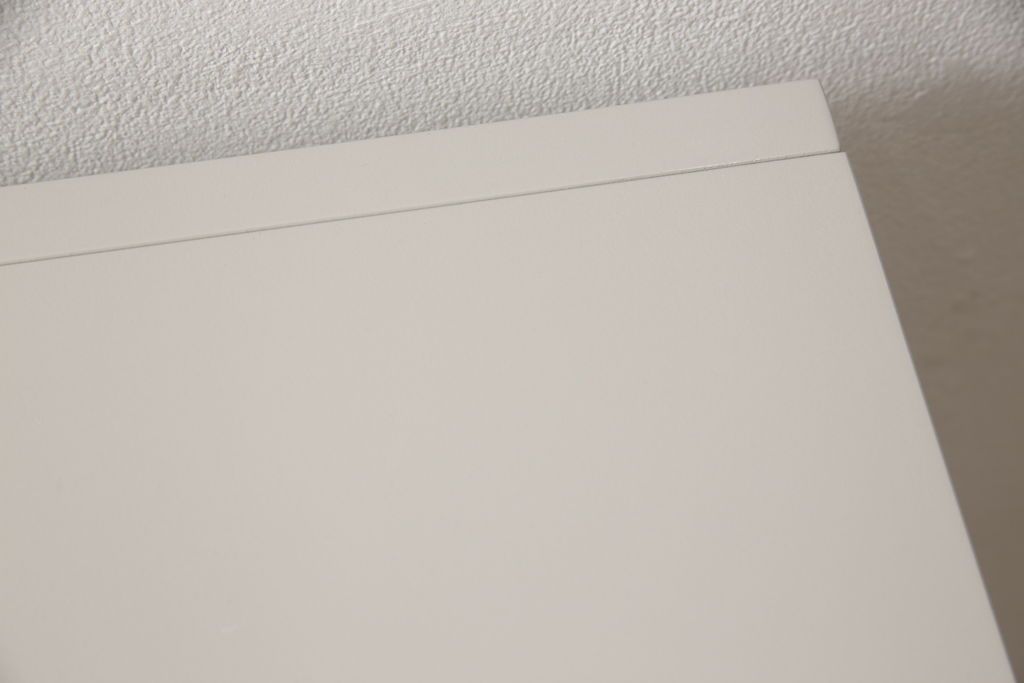 キャビネットをペイントリメイク!高品質リペアを施し、ご希望の色にペイント仕上げ。