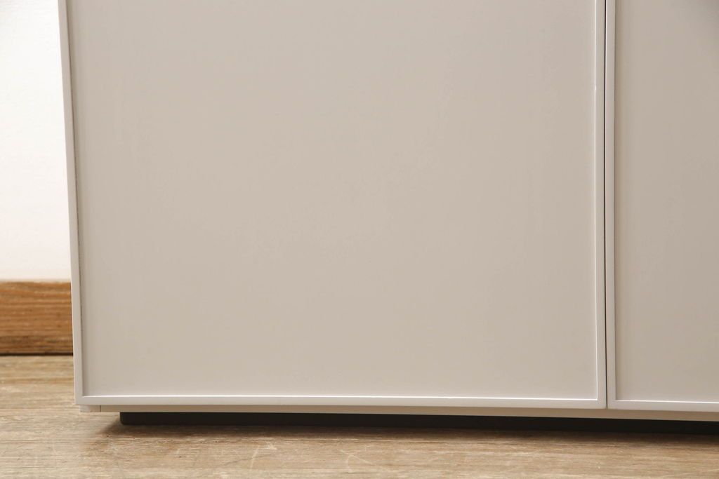 キャビネットをペイントリメイク!高品質リペアを施し、ご希望の色にペイント仕上げ。