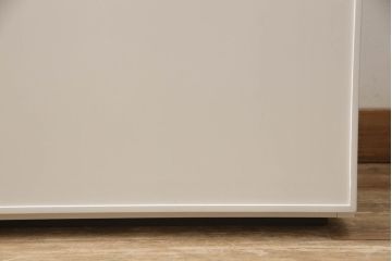 キャビネットをペイントリメイク!高品質リペアを施し、ご希望の色にペイント仕上げ。