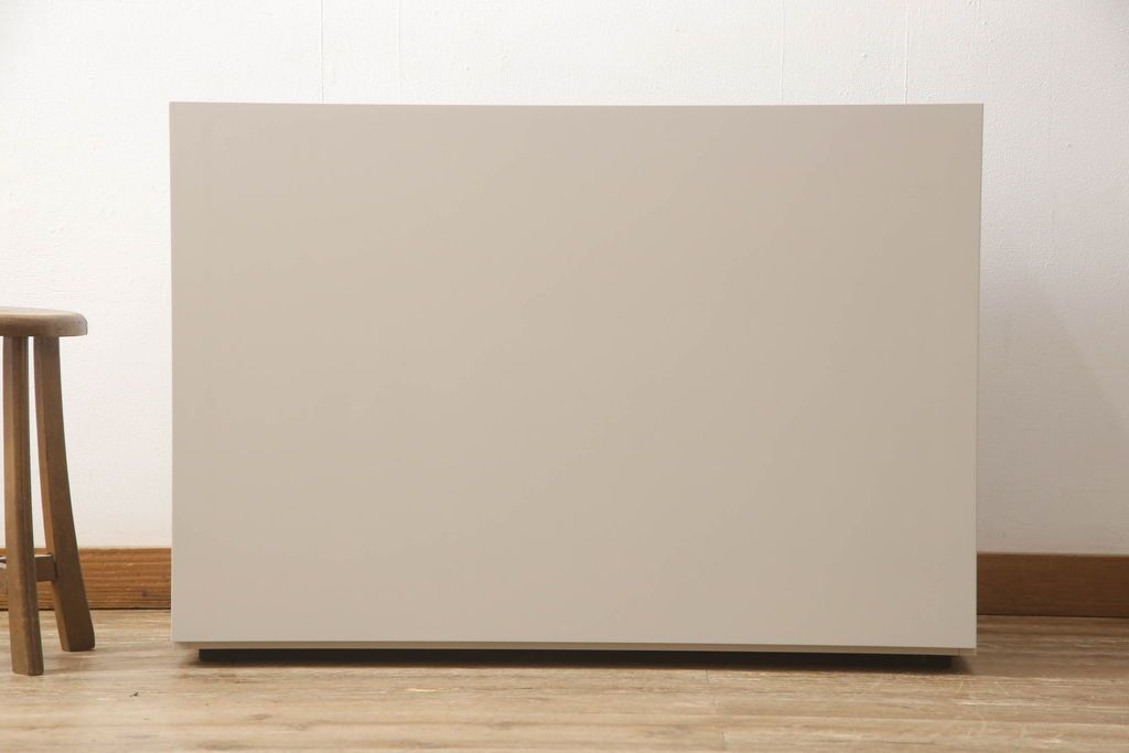 キャビネットをペイントリメイク!高品質リペアを施し、ご希望の色にペイント仕上げ。