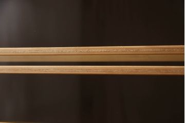 重ね水屋箪笥を綺麗に再生!天板と背板の修理・交換。上段引き戸の金網をガラスに仕様変更。棚板を新規製作、下段の引き戸の引手を交換。クリアワックス仕上げ。