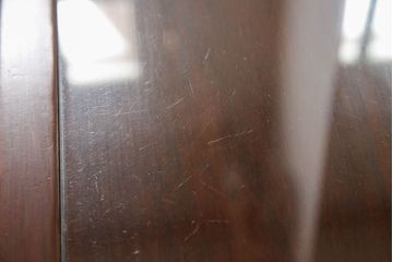 ドレッサーを綺麗に再生!椅子は座面と背面の生地を張り替え、座面の硬さを調整。ドレッサーは配線を新品に交換。