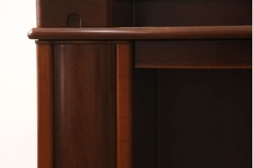 ドレッサーを綺麗に再生!椅子は座面と背面の生地を張り替え、座面の硬さを調整。ドレッサーは配線を新品に交換。