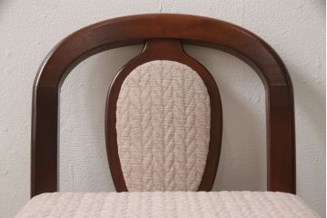 ドレッサーを綺麗に再生!椅子は座面と背面の生地を張り替え、座面の硬さを調整。ドレッサーは配線を新品に交換。