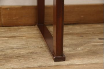 ドレッサーを綺麗に再生!椅子は座面と背面の生地を張り替え、座面の硬さを調整。ドレッサーは配線を新品に交換。