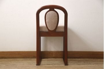 ドレッサーを綺麗に再生!椅子は座面と背面の生地を張り替え、座面の硬さを調整。ドレッサーは配線を新品に交換。