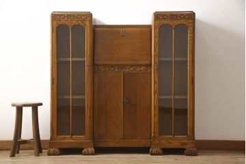 ビューローを綺麗に再生!キズ消し・色ムラを綺麗にするために全体を1トーンほど落ち着いた色味に着色。作業台を支える金具を新しいものに付け替え。