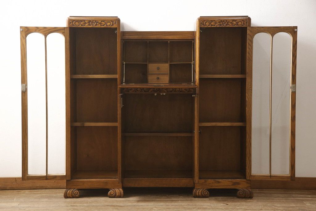 ビューローを綺麗に再生!キズ消し・色ムラを綺麗にするために全体を1トーンほど落ち着いた色味に着色。作業台を支える金具を新しいものに付け替え。