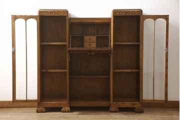 ビューローを綺麗に再生!キズ消し・色ムラを綺麗にするために全体を1トーンほど落ち着いた色味に着色。作業台を支える金具を新しいものに付け替え。