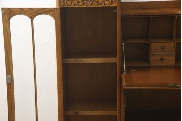 ビューローを綺麗に再生!キズ消し・色ムラを綺麗にするために全体を1トーンほど落ち着いた色味に着色。作業台を支える金具を新しいものに付け替え。