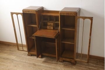 ビューローを綺麗に再生!キズ消し・色ムラを綺麗にするために全体を1トーンほど落ち着いた色味に着色。作業台を支える金具を新しいものに付け替え。