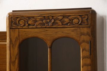 ビューローを綺麗に再生!キズ消し・色ムラを綺麗にするために全体を1トーンほど落ち着いた色味に着色。作業台を支える金具を新しいものに付け替え。