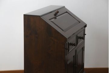ライティングビューローを綺麗に再生!高品質リペアを施し、匂い対策の清掃。ワントーン落ち着いた色に着色仕上げ。