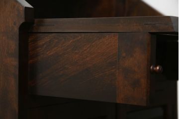 ライティングビューローを綺麗に再生!高品質リペアを施し、匂い対策の清掃。ワントーン落ち着いた色に着色仕上げ。
