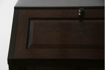 ライティングビューローを綺麗に再生!高品質リペアを施し、匂い対策の清掃。ワントーン落ち着いた色に着色仕上げ。
