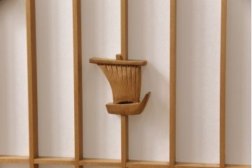 障子戸を綺麗に再生!クリーニング作業を行い、障子をプラスチック障子に張り替え。
